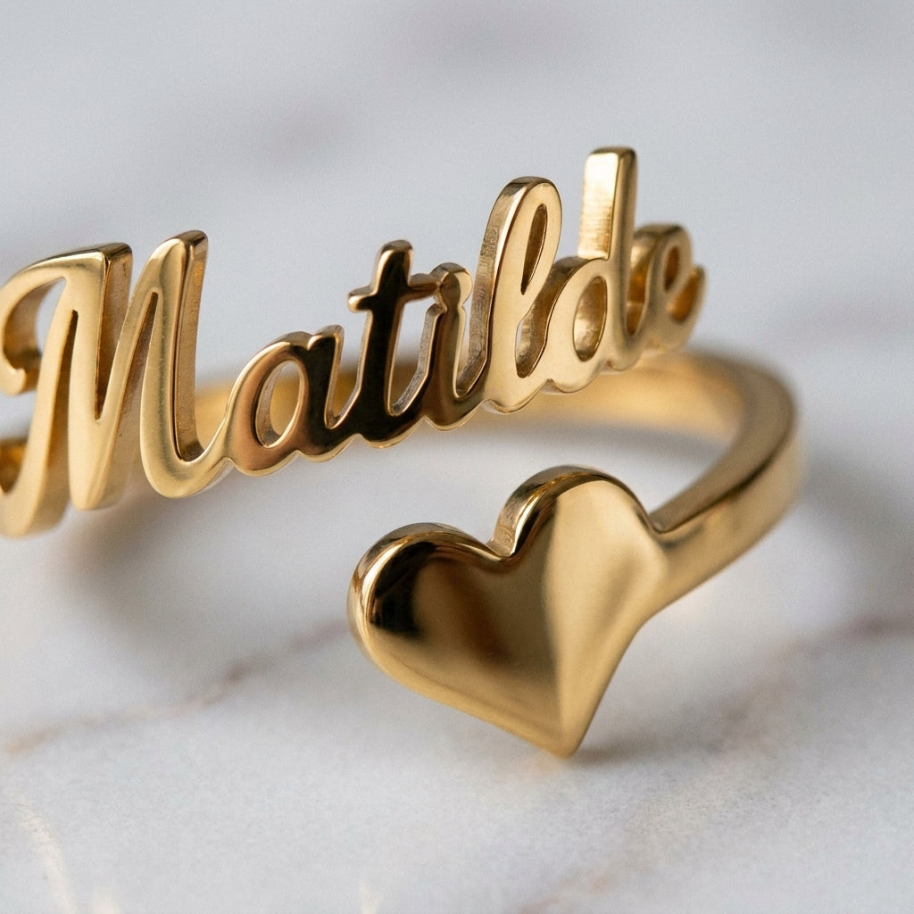 Anillo con nombre y corazón