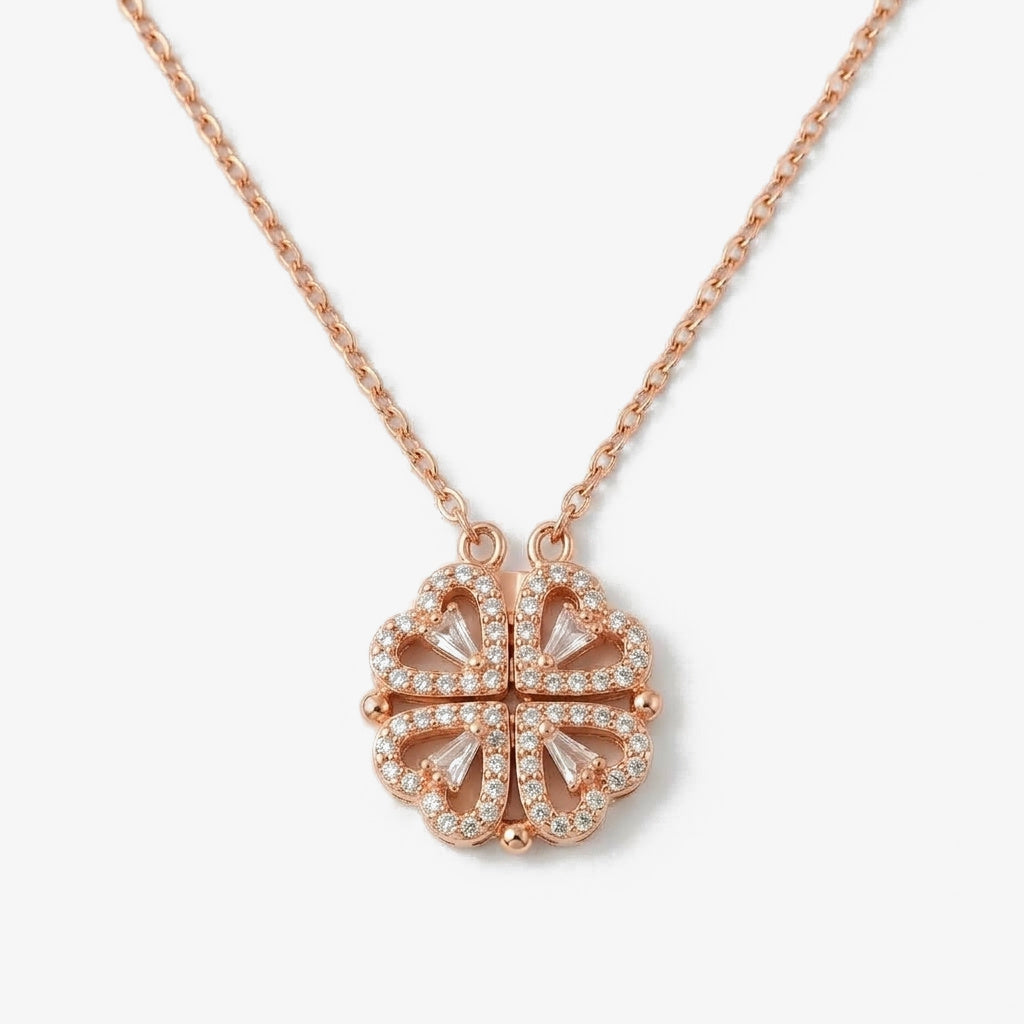 Collar de trébol de cuatro corazones