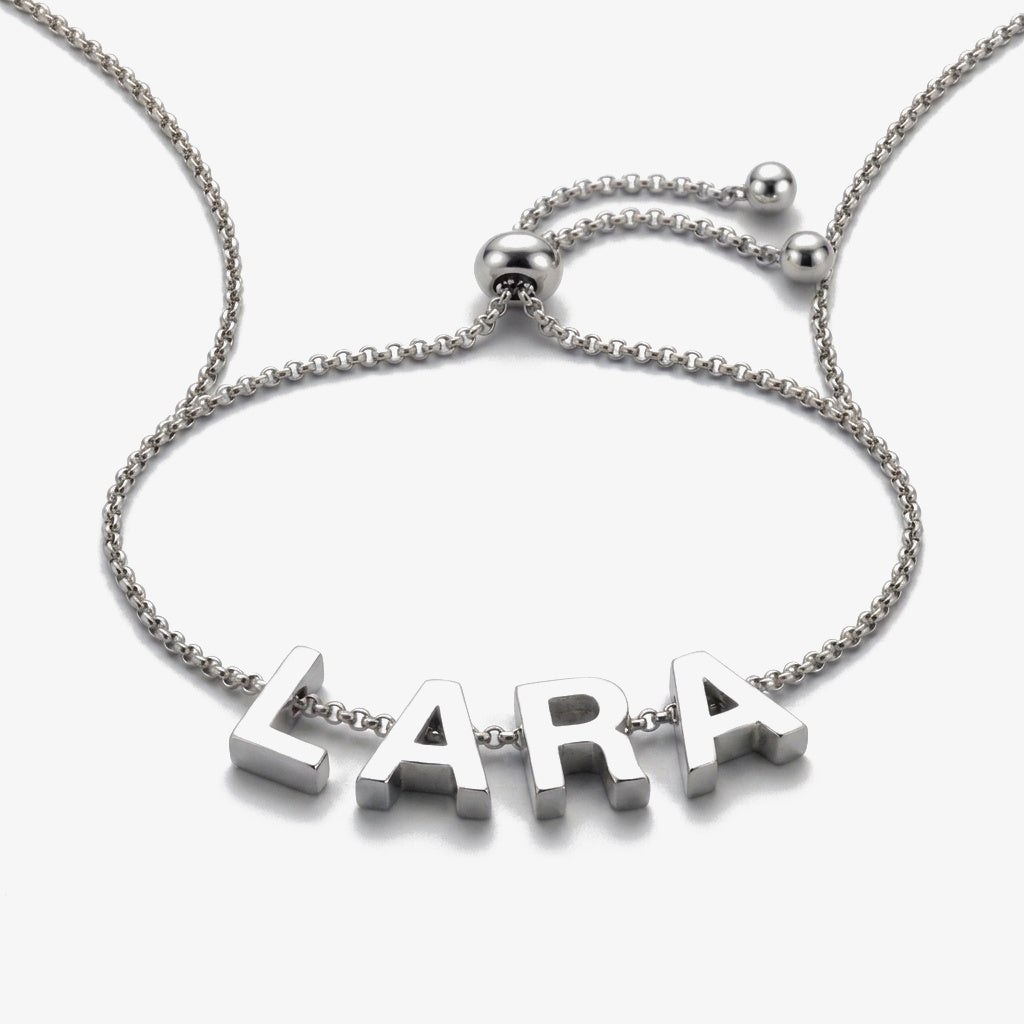 Pulsera con nombre deletreado