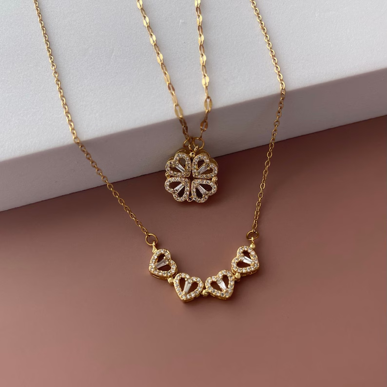 Collar de trébol de cuatro corazones